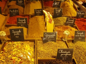 Spezie in vendita al mercato di Diano d'Alba